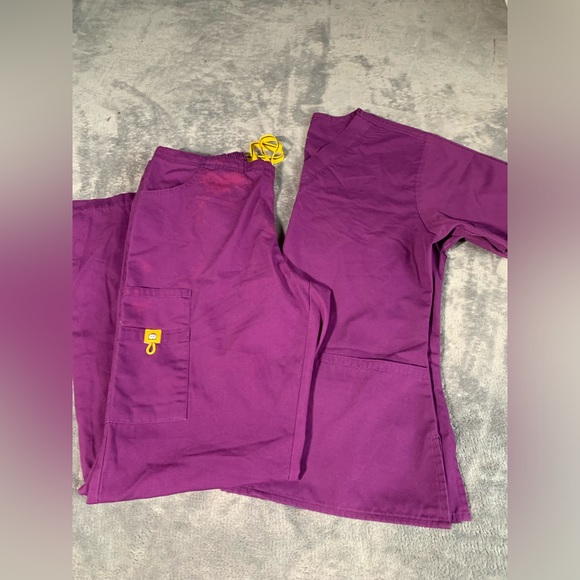 Wonderwink Scrub Set - Picture 2 of 15